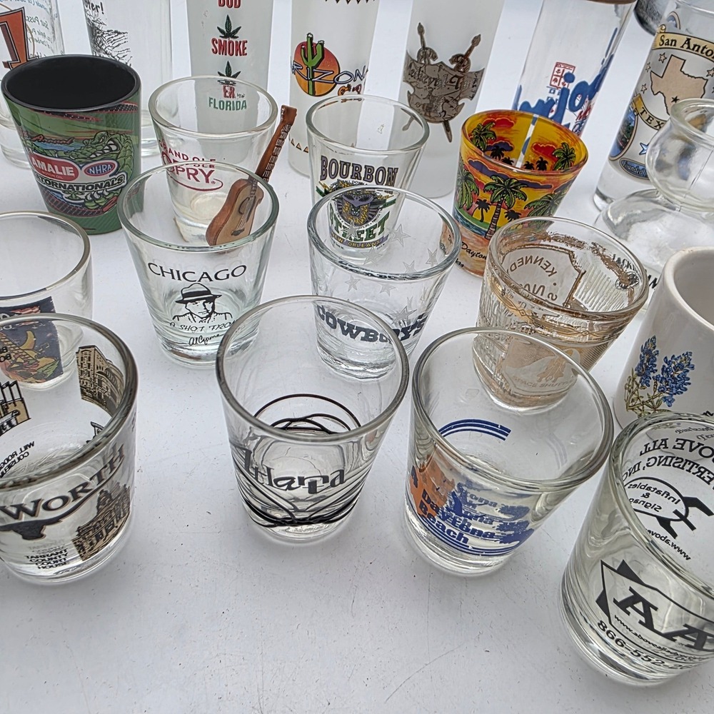 Lot of 25 Vintage Souvenir Shot Glasses Hard Rock Cafe Grand Ole Opry Travel H4 - Picture 13 of 16
